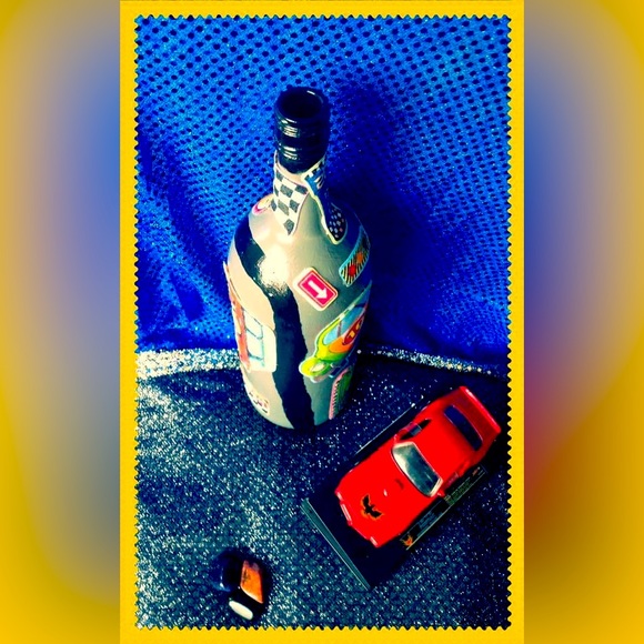Hand Crafted The Cars Gypsy Bottle” 🏎️🚗🚙⛽️🚏🚥🚦Sporty Decor - Picture 4 of 7